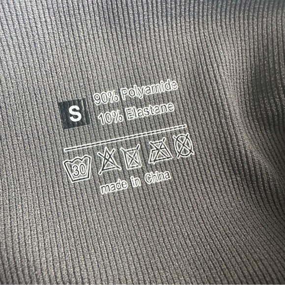 Halara Women's Gray Booty Scruching Cropped Leggings, NWOT - Picture 6 of 7